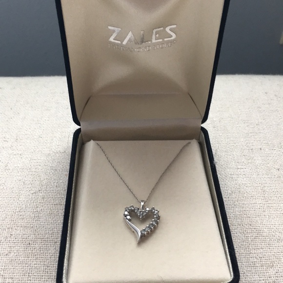 Zales Jewelry - 🎉HOST PICK🎉 10k diamond heart necklace